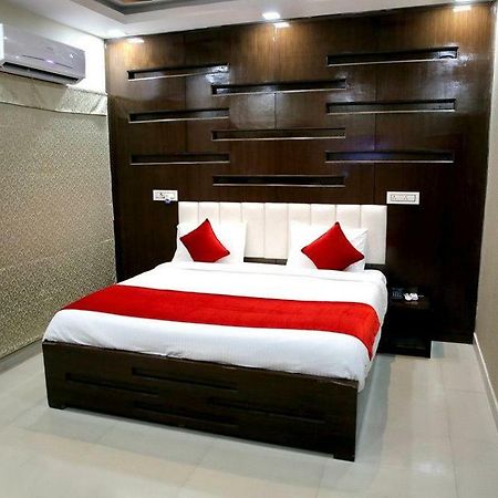 Hotel Eurasia Zirakpur Exteriér fotografie