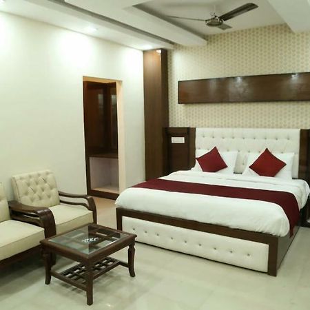 Hotel Eurasia Zirakpur Exteriér fotografie
