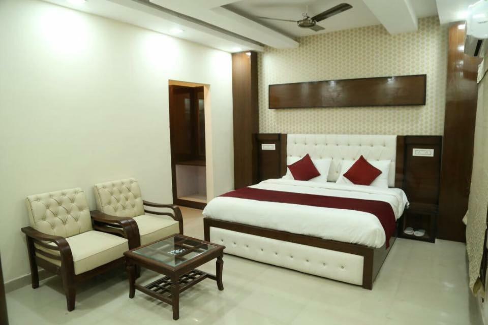 Hotel Eurasia Zirakpur Exteriér fotografie